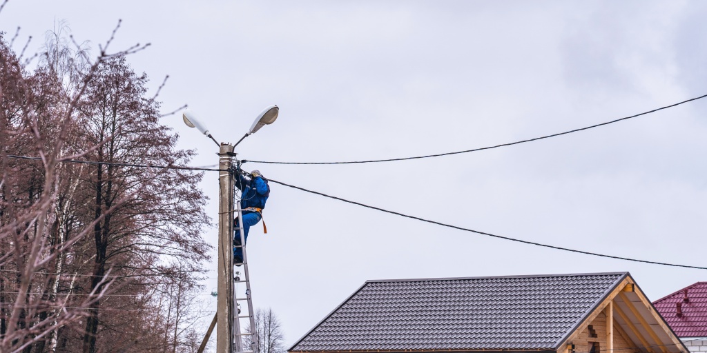 electrician-doing-installation-electrical-network.jpg